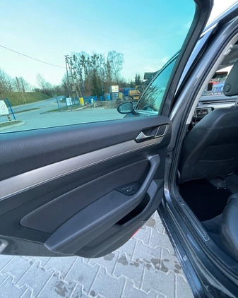 Volkswagen Passat cena 58000 przebieg: 368000, rok produkcji 2017 z Dzierzgoń małe 254